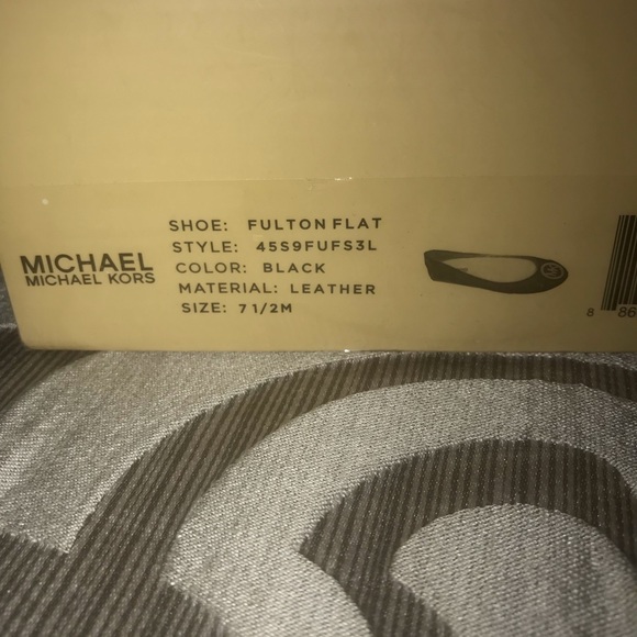 ❌ SOLD ❌ Michael Kors - Fulton Flat - Picture 4 of 4
